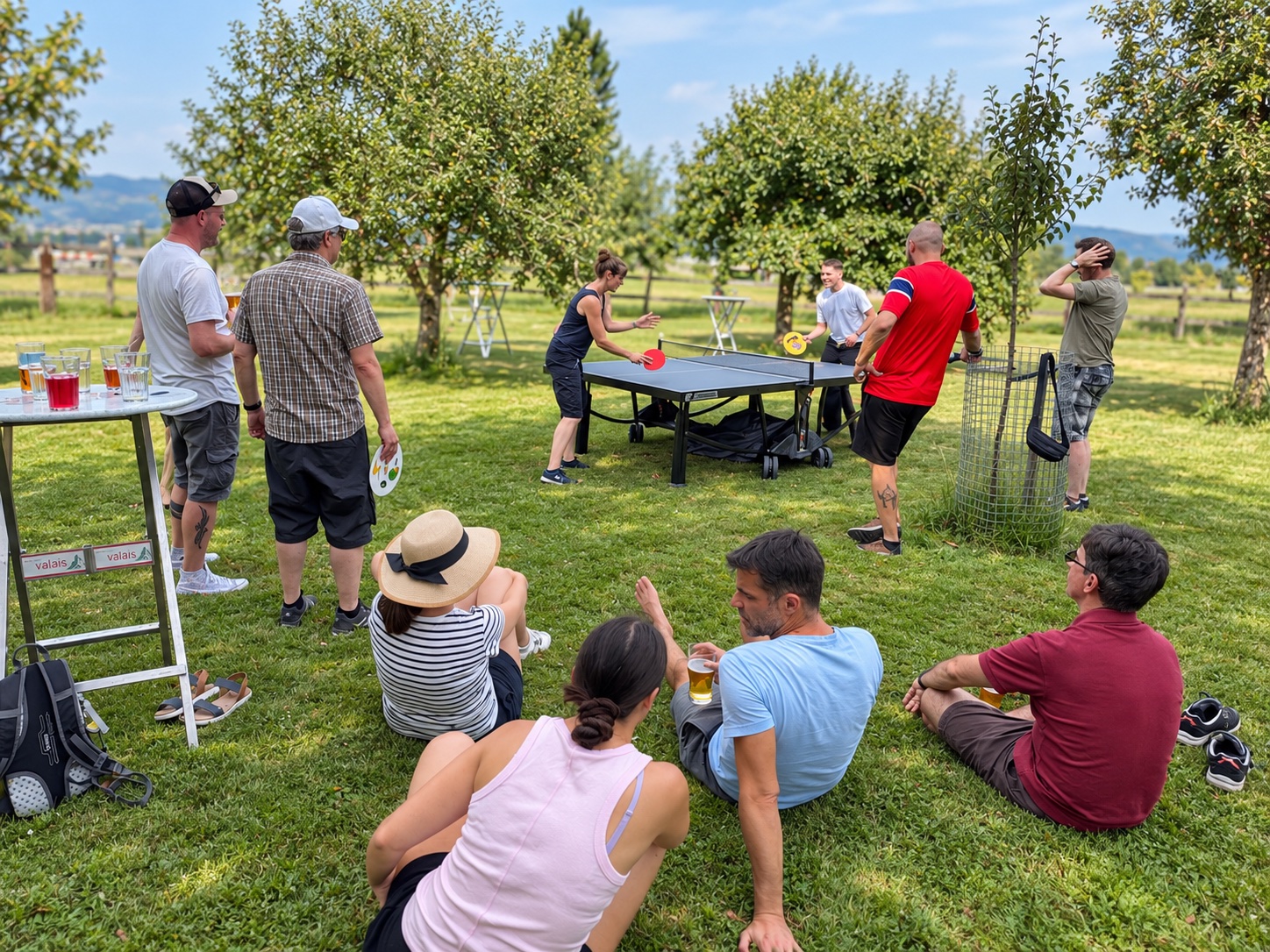 Des participants partagent des jeux et un moment convivial en plein air